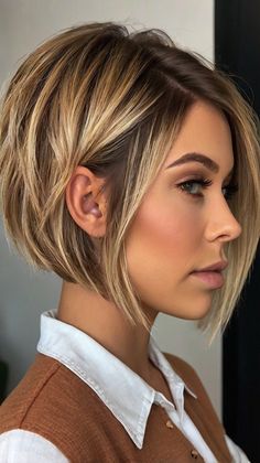 Short Bob Hairstyles Angled Bob With Layers Texture, Choppy Inverted Bob Hairstyles, Short Bob For Fine Hair, Short Bob Back View, Women’s Short Hair, Stacked Bob Haircut For Fine Hair, Short Bob Haircuts With Layers, A Line Bob Short, Short Bobs Haircuts