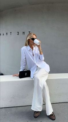 Beige Pants Outfit, Smart Clothes, 2024 Moodboard, Emma Style, Beige Pants, Smart Outfit, Luxury Aesthetic