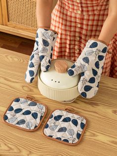 2pcs/4pcs Set Thickened Leaf Pattern Microwave Oven Mitt, Baking Gloves, Heat Insulation Pad For Kitchen Cooking Multicolor    Polyester Letter,Plants    Kitchen & Dining, size features are:Bust: ,Length: ,Sleeve Length: Oven Gloves Pattern, Plants Kitchen, Baking Gloves, Plant Kitchen, Kitchen Oven, Oven Glove, Oven Mitt, Kitchen Cooking, Oven Mitts