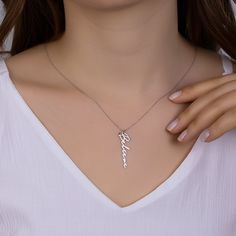 Upright Name Necklace, Personalized gift for mom, Tiny name necklace, Minimalist Gift https://etsy.me/3Lh1Isa #yes #women #silver #minimalist #birthday #letterswords #cable #lobsterclaw #minimalistgift Mom Jewelry Personalized, Mother Necklace Personalized, Word Necklace, Star Necklace Silver, Bff Necklaces, Best Friend Necklaces