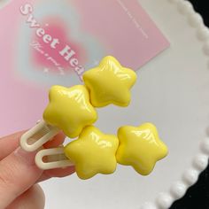 Kawaii Hair Accessories, Cute Outfits With Jeans, Yellow Style, Star Hair, How To Style Bangs, Cute Stars, Teen Hairstyles, Girls Sweet