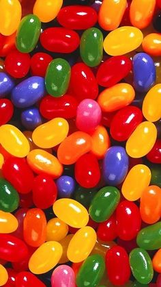 there are many different colored candy candies