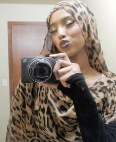 leopard-print hijab and mirror selfie with a camera 🫶🏾 Cheetah Print Hijab, Leopard Hijab Outfit, Leopard Print Hijab, Leopard Hijab, Muslim Girl Aesthetic, School It Girl, Hijabi Modest Outfits, Halal Outfits, Outfit Inspo Hijabi