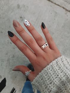 Short Boho Acrylic Nails, Boho Black Nails, Nashville Nails Ideas Fall, Trendy Western Nails, White Nails Black Design, Nashville Inspired Nails, Almond Western Nails, New Nail Designs 2023, Western Winter Nails