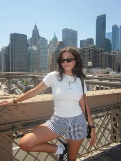 Nyc Shorts Outfit, Picture Inspiration Instagram, Los Angeles Trip Outfits, New Your Outfits, New York Instagram Pictures Summer, Summer Outfits In New York, Summer Outfits For Nyc, Usa Summer Outfits, April In New York Outfits