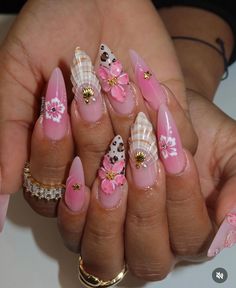 Pink Almond Nails With Charms, Nail Page Instagram Ideas, Almond Nails Kawaii, Nail Page Ideas, Acrylic Nail Inspo Aesthetic, Nail Charm Ideas, Charmed Nails, Nail Designs With Charms, Nails Charms