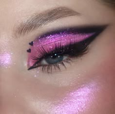 Black Pink Eye Makeup, Black And Pink Makeup Looks, Pink Glitter Makeup Looks, Pink Eye Looks, Black And Pink Makeup, Pink And Black Makeup, Witch Boutique, Pink Makeup Looks, Make Com Glitter