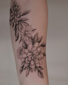 a black and white flower tattoo on the leg