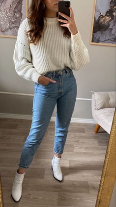 Casual University Outfit, Tee And Jeans Outfit, Outfit Con Jeans, Feminine Style Casual, Outfits Con Jeans