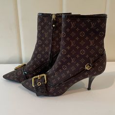 Louis Vuitton Brown Monogram Mimosa Mini Lin Ankle Boots I Cannot Explain How Gorgeous And Luxuriously Bold These Boots Look While On! They Will Make A Huge Impression To Everyone Wherever You Go! Extremely Rare & Difficult To Find! Features: Monogram Logo - Patent Leather Trim - Gold Buckles Heel: 3” Size: Eu 36 - Us 6 Condition: Great Condition, Gently Used With Minor Flaws. Right- Slight Rusting From Buckle & Scruff On Heel. Left- Small Indent And White Scruff Mark On Heel. A Shoe Repair Expe Louis Vuitton Boots Heels, Louboutin Shoes Women, Boot Heels, Louis Vuitton Brown, Shoe Repair, Buckled Heels, Louis Vuitton Boots, Louis Vuitton Shoes, Monogram Logo