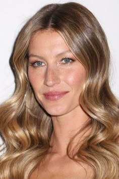 Gisele Hair, Gisele Bundchen Hair, Dark Blonde Hair Color, Bronde Hair, Dark Blonde Hair, Gisele Bündchen, Gisele Bundchen, Vogue Australia, Brown Blonde Hair