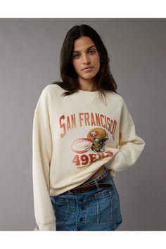 Super soft fleece/Crew neck/San Francisco 49ers graphics/Ribbed cuffs & hem Throwback Fan Gear Tops For Fall, 49ers Sweatshirt, Nfl San Francisco, Graphic Tops, San Francisco 49ers, American Eagle Outfitters, Women's Jeans, American Eagle, San Francisco