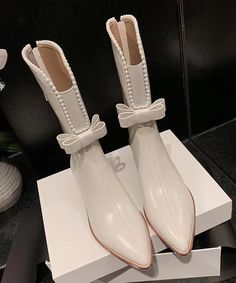 White Bow Nail Bead Boutique Splicing Chunky Boots Pointed ToeMade of:-Cowhide Leather Upper.-Rubber sole- cushioned insole.1.57"/4cm Chunky Heel Bow Nail, Photography Bags, Botas Chelsea, Chunky Heel Shoes, Shoe Fits, White Bow, Chunky Boots, Thick Heels