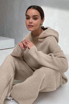 Casual soft sweater two-piece matching set. Perfect for autumn or winter Model is wearing a small. Rounded Wardrobe, Sweat Suits Women, Knit Two Piece Set, Wide Leg Pant Suit, Sport Sweater, Traje Casual, Sweatshirt Set, Sports Sweatshirts, Knit Hoodie