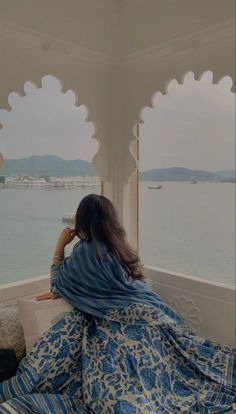 Jaipur Aesthetic Pictures, Jaipur Photography Poses, Udaipur Outfit Ideas, Rajasthan Outfits, Rajasthan Outfit, Goa Photography, Jaipur Dress, Jaipur Fashion