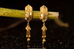 Earrings Collection Gold, Jhumkas Gold, Earrings Latest, Gold Jhumkas, Latest Earrings Design, Gold Earrings Indian, Raw Stone Jewelry, Gold Earrings Models