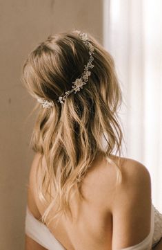 The Gabriel floral wedding crown is a statement piece from the Secret Garden collection that captures the essence of an enchanted and overgrown garden. Bride Hairstyles For Long Hair, Beachy Waves Hair, Wedding Halo, Bridal Halo, Bridal Wedding Hair, Ethereal Wedding, Wedding Hair Down, Wedding Hairstyles For Long Hair