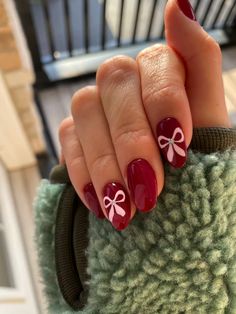 #rednails #pink #bows #trending #nails #christmasnails Nail Burgundy, Nails Maroon, Nails Application, Nail Tattoos, Kutek Disney, Bow Nail, Colourful Nails, Swag Ideas, Wine Nails