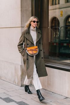 Style Parisienne, Street Style Fall Outfits, Shop Jeans, Winter Street, Collage Vintage, Outfit Formulas, Looks Street Style, Autumn Outfits, Street Style Winter