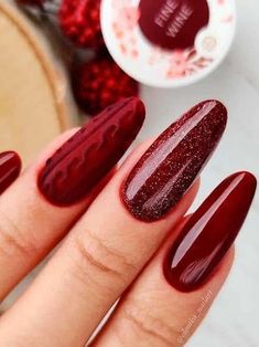 Red Christmas Nails Sweater, Holiday Nails Winter Christmas Red, Maroon Nails With Design, Wine Nails, December Nails, Red Christmas Nails, Sweater Nails, Makijaż Smokey Eye, Red Nail