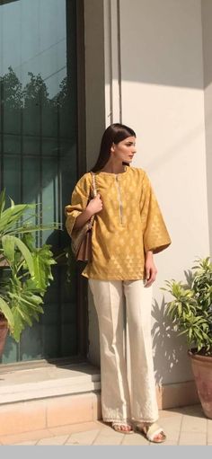 Stylish Pakistani Outfits Casual, Casual Outfits Pakistani Simple, Pakistani Wear Casual, Eid Western Outfits, Pakistani Casual Wear Simple Stylish, Pakistani Kurti Designs Casual Summer Stylish, Summer Eastern Outfits, Summer Pakistani Suits, Western Pakistani Outfits