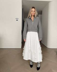 Dramatic Classic Kibbe, Classic Kibbe, Dramatic Classic, Basic Blouses, Grey Outfit, Style Clothes, Cold Weather Outfits, Street Style Chic, White Skirt