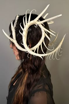 This is a one of a kind piece of wearable art made for the Five and Diamond Eleventh Annual Headgear Art Show and shown on June 16, 2023 in San Francisco. ARTIST: Zoa Chimerum LOCATED IN: New York, New York (Astoria) DESCRIPTION: A spiraling headdress loosely inspired by the horns of an Ox. A manifestation of the ancient Egyptian goddess of joy, Hathor, who has been depicted as a human figure with the head of a bovine, carrying the disc of the sun between her horns. This head dress has phosphore Angel Head Piece, Crown With Horns, Nature Headdress, Seraphim Headpiece, Horn Crown, Horn Crown Headdress, Fantasy Headdress, Fantasy Horned Headpiece For Cosplay, Horned Headdress