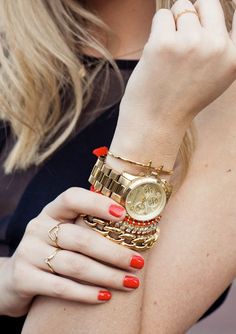 Pair a gold Michael Kors watch with accessories to get an instant sophisticated yet playful look. Olive Parka, Red Orange Nails, Smart Casuals For Women, Women Street Fashion, Smart Casuals, Cognac Boots, High Fashion Models, Gold Michael Kors Watch, Fashion Idol