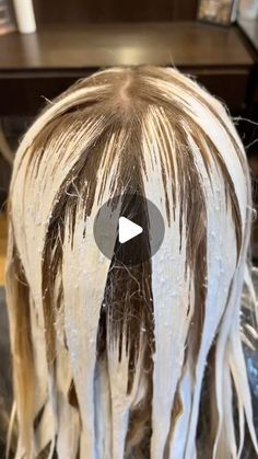 Hair Colour Blonde Balayage, Painted Balayage Blond, Beach Hair Blonde Highlights, Bleaching Hair Videos, Color Application Techniques, Blonde Balayage Hairstyles, Hand Painted Blonde Balayage, How To Bayalage My Own Hair, Balayage Hair Blonde Technique