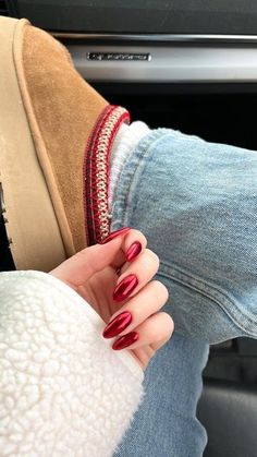 Short Red Nails, Red Chrome Nails, Kutek Disney, Red Christmas Nails, Christmas Nails Easy, Smink Inspiration, Makijaż Smokey Eye, Red Nail Designs, Red Nail