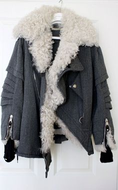 ... Oki Doki, Aviator Jackets, Shearling Jacket, Mode Inspiration, Look Fashion, Karl Lagerfeld, Autumn Winter Fashion, Ibiza, Chic Style