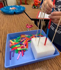 Sensory Play Ideas For Toddlers, Tuff Tray Fine Motor Skills, Fine Motor Dexterity Activities, Fine Motor Skills Activities Task Boxes, Fine Motor Reggio Emilia, Reggio Inspired Fine Motor Activities, 3s Preschool, Pallet Kitchen Island, Play Ideas For Toddlers