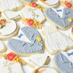 Jessica Lutovsky on Instagram: “Summer weddings are lovely. But Fall 😍🍁🍂🌿” Buttercream Frosting Cookies, Frosting Decorating, Frosting Cookies, Desserts Wedding, Buttercream Cookies, Painted Cookies, Winter Cookies, Buttercream Decorating, Decorator Frosting