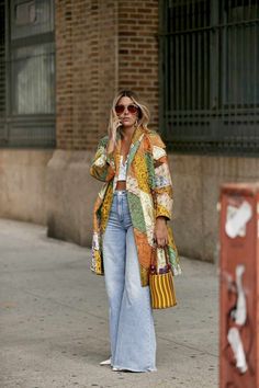 Streetwear Fashion 2024, Eclectic Outfits, Boho Street Style, Style Moodboard, Walking Down The Street, Fashion Week Spring 2020, New York Street Style, Summer Ootd, Ootd Ideas