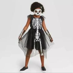 Includes: 1x Dress 1x Mask 1x Armbands Condition: Brand New Never Worn! Medium 7-8 Height: 51-53 Inches Chest: 27-27.5 Inches Waist: 23.5-24 Inches Girls Skeleton Costume, Skeleton Costume Kids, Child Skeleton, Karate Kid Costume, Ace Ventura Costume, Kiss Costume, Troll Costume, Addams Family Costumes, Skeleton Halloween Costume