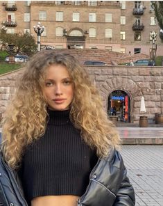 Tanya Kizko, Blonde Curly Hair, Blonde Curls, Curly Hair Tips, Dream Hair, Long Curly Hair, Blonde Girl, Curly Blonde