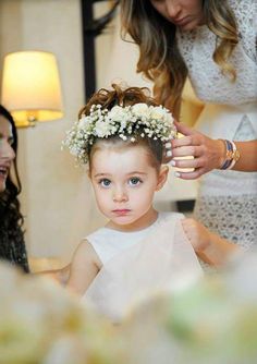 Wedding Wedding Wonderland, Flowers In Her Hair, Girls Crown, Flower Girl Crown, Flower Girl Hairstyles, Wedding Flower Girl, Wedding Headband, Bridesmaid Flowers