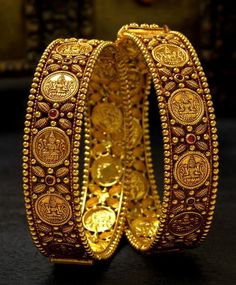 Lakshmi Bangles Gold, Daily Use Gold Bangles Indian, Plain Gold Bangles, Antique Necklaces Design, Gold Earrings Models, Gold Bangle Set, Antique Jewellery Designs, Gold Bride Jewelry