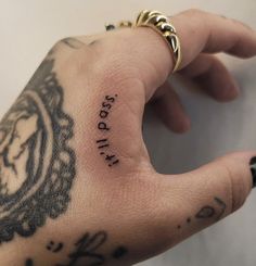 a person's hand with a small tattoo that says, i do not like it