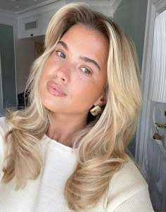 Clean Girl Essentials, Interview Hairstyles Medium, Matilda Djerf Hair, Old Money Hairstyles, Hairstyles Female, Strawberry Cookie, Girl Essentials, Preppy Hairstyles, Concert Hairstyles