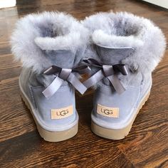 UGG Mini Bailey Bow II Uggs With Ribbons, Bailey Bow Uggs Outfit, Lavender Fog Uggs, Ugg Mini Boots Bow, Ugg Bow Boots, Bow Ugg Boots, Boots With Bows, Blue Uggs, Ugh Boots Bows