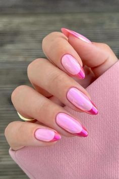 Fall in love with these pink French tip nail designs that add a touch of elegance to your Valentine's look, and discover many more ideas in our blog post! Ballerina Nails Designs, Pink Chrome Nails, Cute Pink Nails, Minimalist Nail, French Tip Nail Designs, Light Pink Nails, Nagel Tips, Thanksgiving Nails, Ballerina Nails