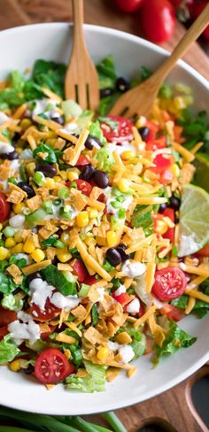 taco salad with black beans, corn, tomatoes, bell pepper, cheese, and crushed tortilla chips Taco Salad Recipe, Creamy Salsa, Black Bean Tacos, Taco Salads, Taco Salad Recipes, Bean Tacos, Taco Salad