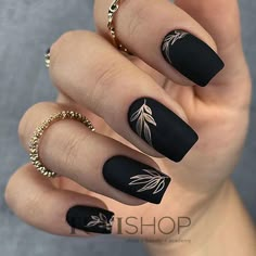 Black Gold And Nude Nails, Unghie Nail Art, Nude Nail, Spring Nail Designs, Stylish Nails Designs, Matte Nails Design, Work Nails, Pretty Nail Art Designs, Black Nail