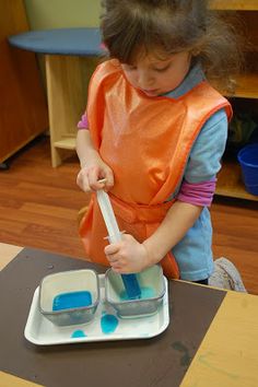 Transferring Activities For Toddlers, Syringe Painting Preschool, Water Transfer Activity, Montessori Sponge Squeezing, What Do We Use Water For Preschool, Montessori Science