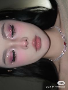 Glowy Glitter Makeup, Cute Stage Makeup, Black Pink Inspired Makeup, Pink Cute Makeup Look, Makeup With Pink Eyeliner, Shiny Pink Makeup, Princess Pink Makeup, Cute Birthday Makeup Looks Simple, Pretty In Pink Aesthetic Outfits