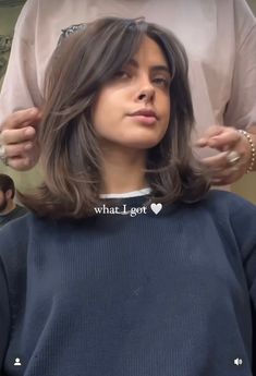 Short Long Bob Haircuts, Preppy Shoulder Length Hair, 90s Textured Bob, 90s Layered Bob Short, Long Bob Aesthetic, 60s Midi Cut Hair, 90s Bob With Curtain Bangs, Long 90s Bob, 90s Long Bob Haircut