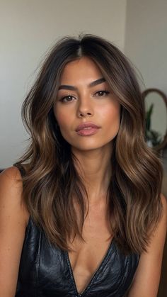 Rambut Brunette, Haircuts For Medium Length Hair, Brown Hair Looks, Brown Hair Inspo, Fall Hair Cuts, Brunette Balayage Hair, Brown Hair Balayage, Balayage Brunette, Hair Makeover