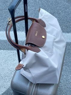 Luxurious Purses, Pose Inspo Aesthetic, Longchamp Le Pliage Large, Airport Aesthetic, Aesthetic Vacation, Desktop Wallpaper Art, Expensive Gifts