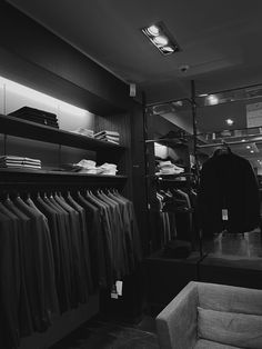 Dark Minimalist Outfit, Dark Minimalist Bedroom, Black Closet, Apartment Checklist, Dark House, Men Closet, Dark Outfits, Room Goals, Clean Room